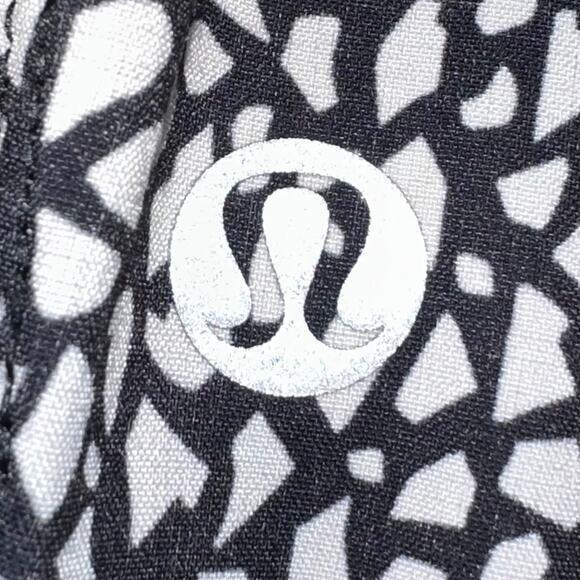 Lululemon - Picture 4 of 16